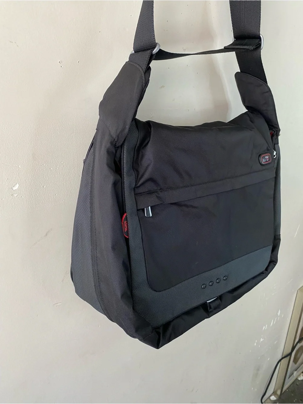 TUMI T-Tech 5112D Black Expandable Nylon Laptop Messenger Bag